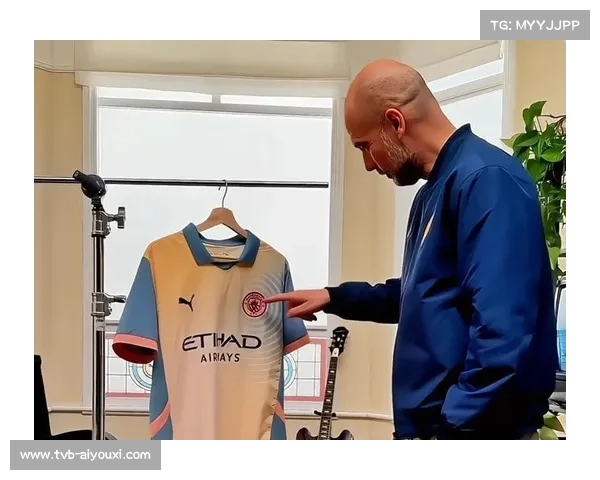 曼城发布新款队徽印花训练服，品牌视觉更新